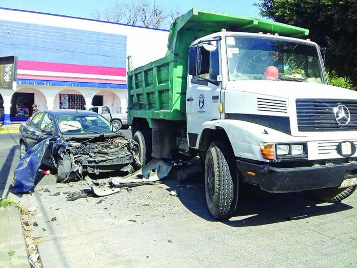 Camionero Causa Accidente en Corte de Circulación