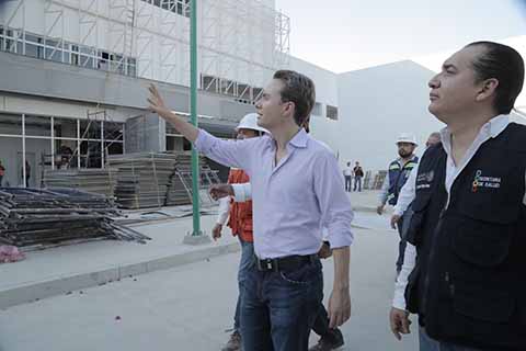 El gobernador Velasco supervisó la obra de lo que será el nuevo Hospital General de Tapachula, el cual contará con 120 camas y 17 especialidades, para beneficio de los habitantes de la frontera sur.