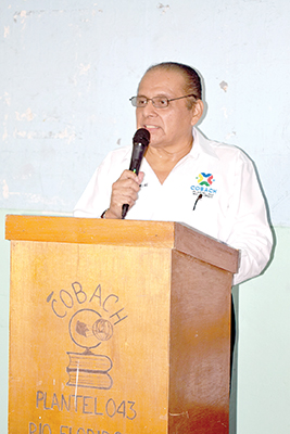 Miguel Torres, director del COBACH Plantel 43.