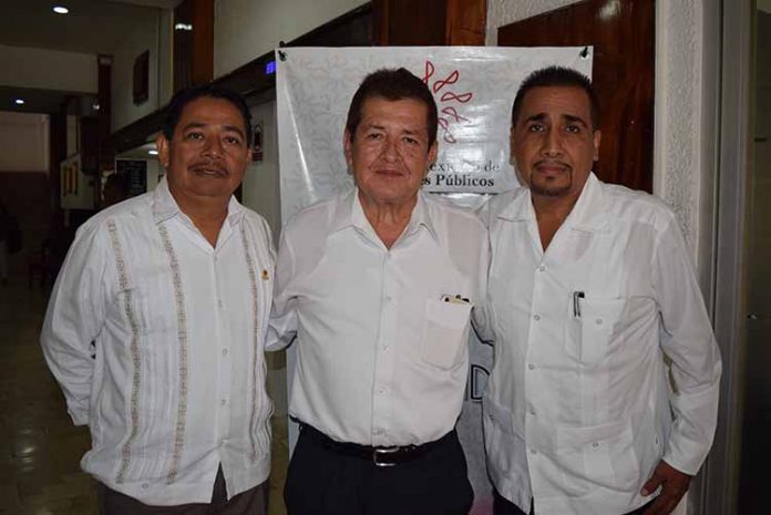 Ramón Ruiz, presidente del Colegio; Mario Barrios, presidente electo; Juan Escutia, viicepresidente de la Norma de Desarrollo y Control de la Calidad.