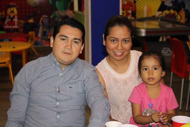 Rodrigo Jaimes, Cecilia Mota, Cecita Jaimes.