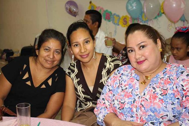 Rosalba Pérez, Mari Salinas, Jenny Medina.