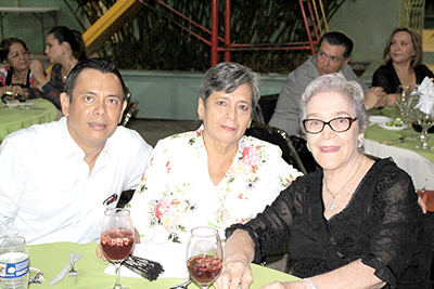 Jorge Villalobos, Maty Gordillo, Tere Acosta.