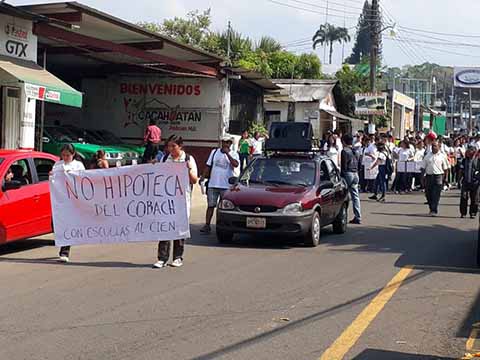 Marchan en Cacahoatán Exigiendo Reconstrucción de Escuelas