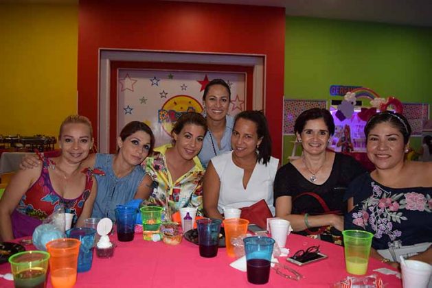 Samy de Paulin, Lilly de Canales, Wendy de Marín, Marcela de González, Bere de Sing, Gina de Cerón.