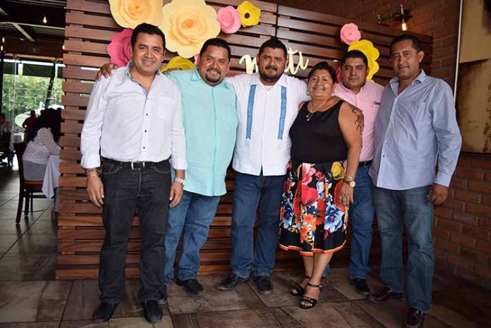 Ademir, Saúl, Gerardo Álvarez, Matilde Espinoza, Carlos Mérida, Ricardo Espinoza.