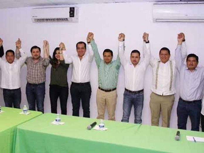 El Consejo Político Estatal del PVEM, encabezado por su nuevo dirigente Eduardo Zenteno, ratificó a Roberto Albores Gleason como candidato de la alianza “Todos por Chiapas” para gobernador.