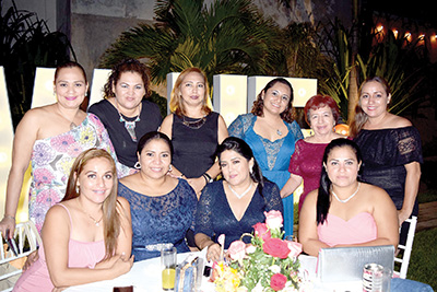 Belén Barrera, Marisol Cinta, Sonia Guízar, Julissa Zamorano, Angélica Águila, Mónica Robles, Zulma de León, Lulú García, Anya López, Gaby Barrera.