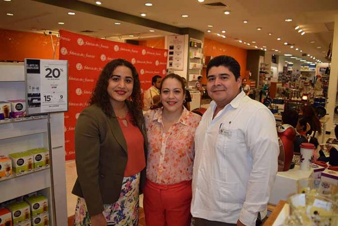 Anabel Reyes, jefe de Línea Blanca; Berenice González, jefe de Publicidad; Manuel Hidalgo, jefe de Dulcería.