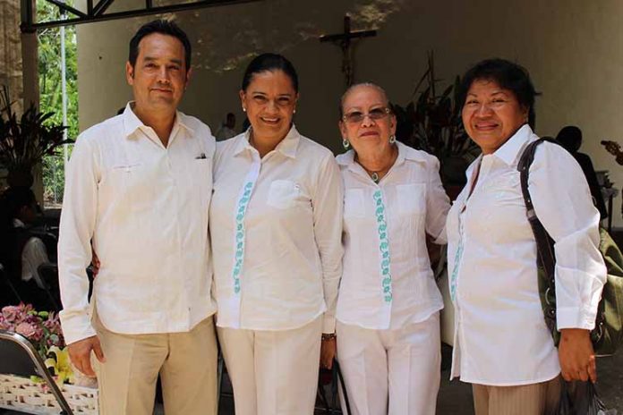 Arnoldo Montaño, Mirna Villalba, Rosario Irie, Rocío de Cntora.