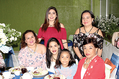 Karol López, Iracema Acuña, Liliana Becerra, Nanci Figueroa, Frida Becerra, Mari Guanon.