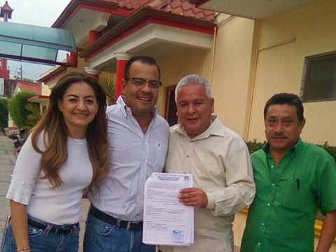 Quien fuera hasta hace unos días el jefe de la Jurisdicción Sanitaria No. 7, Esaú Guzmán Morales, se inscribió como candidato del PVEM a la presidencia de Tuxtla Chico.