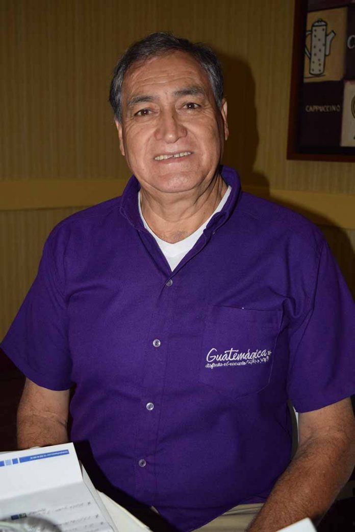 Carlos Rezzio, gerente de Búngalos El Jardín, Cafetos y Hotel el Arco, miembro de la mesa local de turismo Guatemágica.