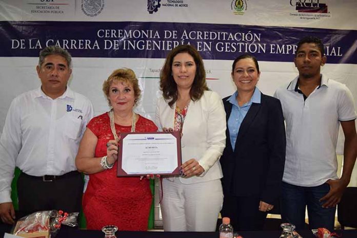 El acto protocolario fue encabezado por la Directora General de CACEI: María Elena Barrera Bustillo, y por la Directora del ITT: Maestra Rosa Aidé Domínguez Ochoa.