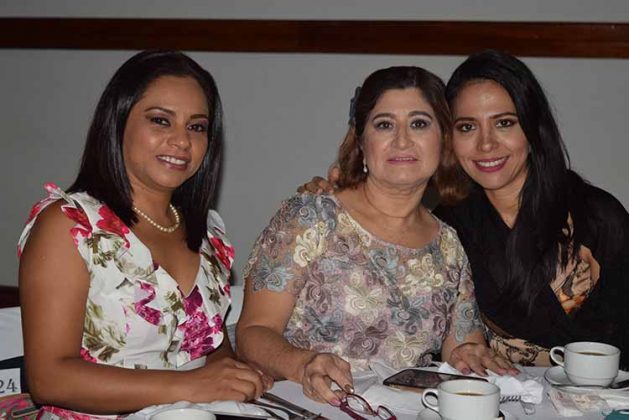 Lupita de Nagaya, Silvia Borraz, Carla Chong.