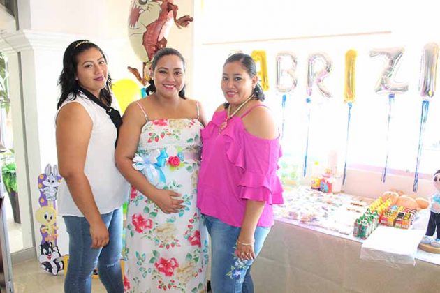 Karina, Guadalupe, Lizeth Villalobos.