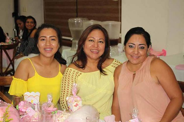 Yamileth, Reyna Briones, Irene Balc&aacute;zar.