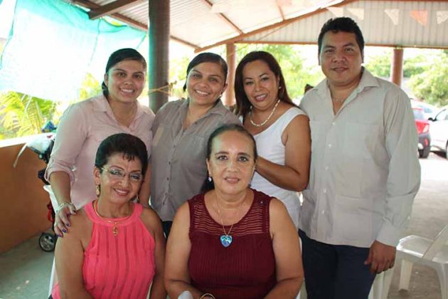 Gladys Reyes, Lucy Wetzel, Loyda de León, Eunice de León, Fabiola Salazar, Raúl Hernández.
