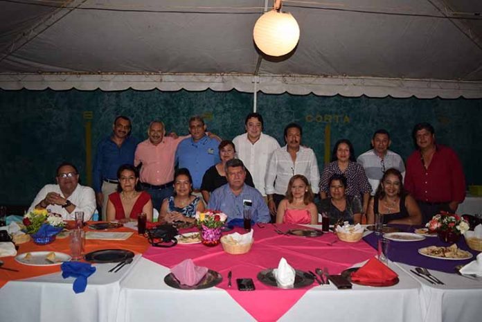 Comité Ejecutivo Seccional de la Sección XIV Chiapas del SNTSS, encabezado por el Doctor Carlos Rogelio Canel Barredo.