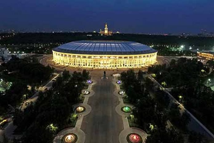 La mitad del estadio Luzhniki que alberga a 81,500 aficionados, fue literalmente abarrotado por mexicanos para ver debutar al TRI, donde derrotó al cuatro veces mundialista Alemania por 1-0.