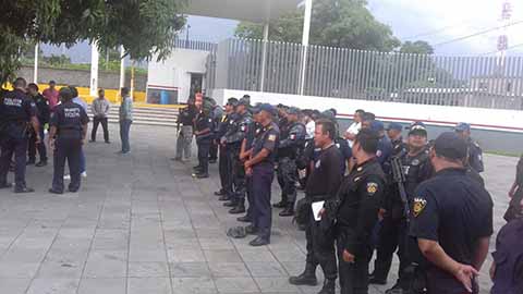 Células de Seguridad Intermunicipal Aseguran Motocicletas y Centroamericanos en Huixtla