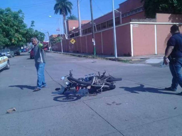 Dos Motociclistas Heridos en Accidente Automovilístico