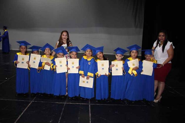 Generación 2015-2018 Preescolar en compañía de la Miss Nahari Pérez & Ana Villalba.