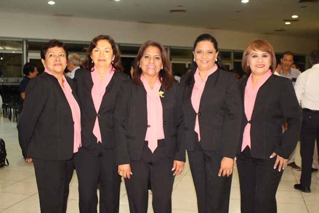 Bety López, Secretaria; Lulú Adriano, 2a. Vicepresidenta; Martha de la Cruz, presidenta; Mirna Villalba, 1a. Vicepresidenta; Lulú Sosa, tesorera.