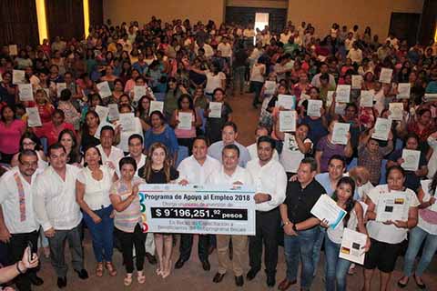 Cumple Chiapas con Entrega de Recursos en Becas de Capacitación Para el Trabajo