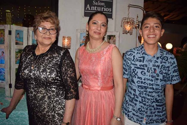 Gloria Méndez, Karina Albores, Ángel Martínez.