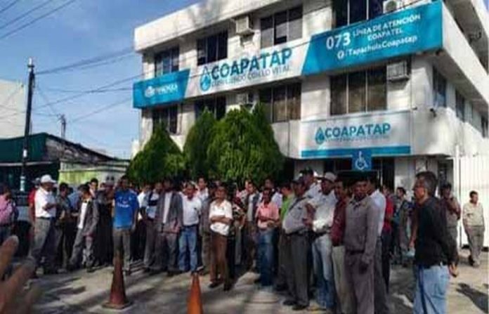 El Sindicato de Trabajadores del COAPATAP paralizó ayer actividades, haciendo público una serie de irregularidades que enfrenta el organismo, problemas que ha sido endosado a la administración entrante.