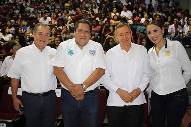 Maximiliano L&oacute;pez, director Facultad de Medicina; Pedro Negrete, coordinador Acad&eacute;mico Ingenier&iacute;a en Sistemas Costeras-UNACH; Miguel Salvador, Instituto de Biociencias; Blanca Castillejos, asesora estad&iacute;stica de rector&iacute;a.