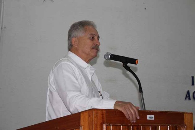 Pedro Ren&eacute; Bodegas, Director del CEAyE dio las palabra de bienvenida a comunidad estudiantil.