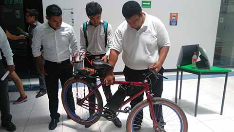 Alumnos de la UPTAP Diseñan Motocicleta Solar