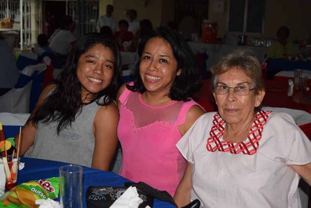 Aislyn Hernández, Ivania López, Sonia Castillo.