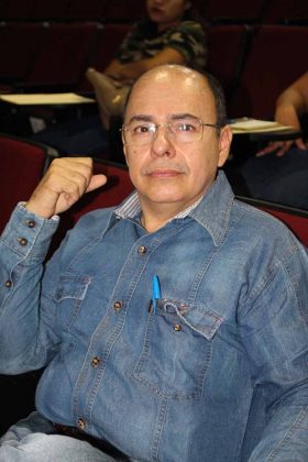 Luis Flores.