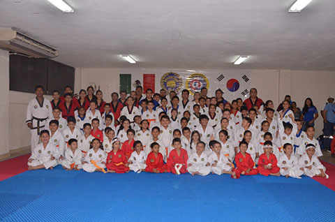 Alumnos de Taekwondo son Evaluados