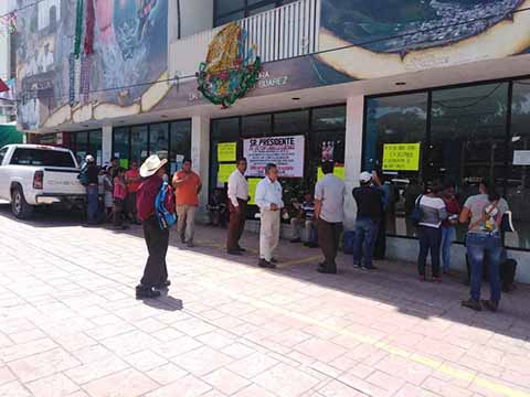 Protestan Empleados del Ayuntamiento de Motozintla Contra el Edil Víctor Lavalle