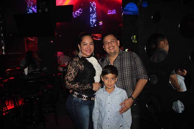 Mar&iacute;a Luisa, Carlos, Carlos Hidalgo.