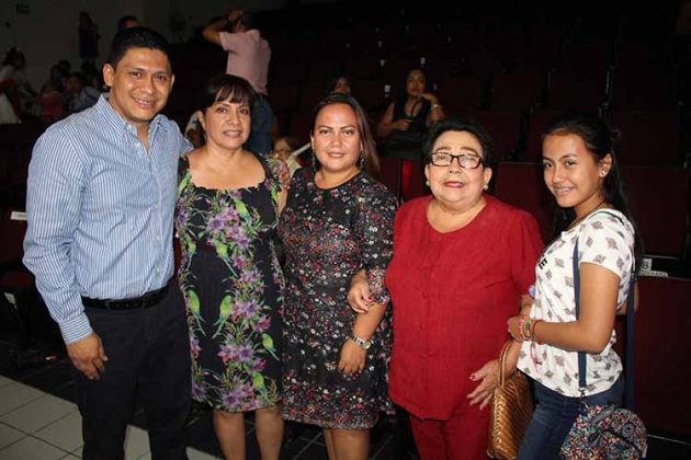 Víctor Egremy, María, Liliana Zúñiga, Lilia Damián, Lilián Guillén.