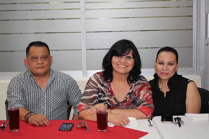 Herman Ortiz, Carina Martínez, Fanny Lee.