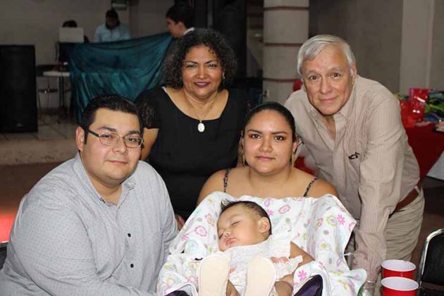 Miguel Guti&eacute;rrez, Ang&eacute;lica Albores, Nicole Guti&eacute;rrez, Julio Albores, Tere Cruz.