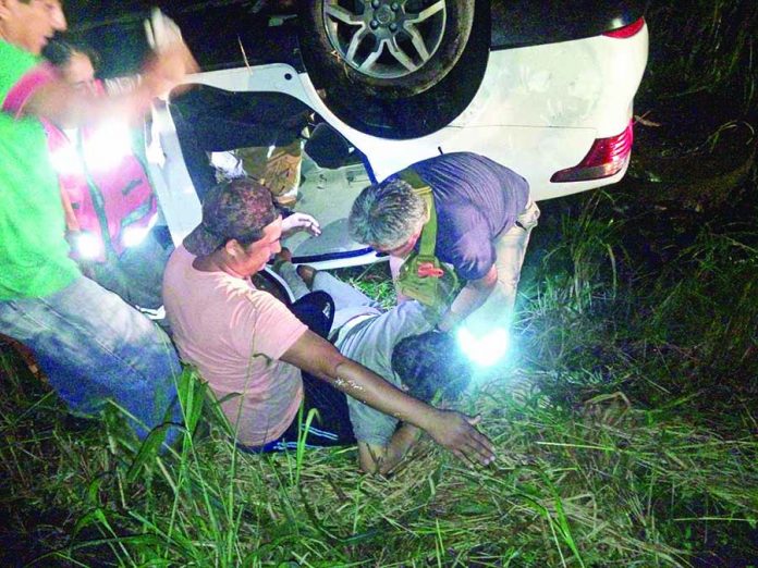 Pierde el Control y Termina Volcado