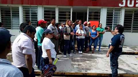 Burócratas Cierran Acceso a Tapachula y Protestan en Penales, Escuelas y Calles
