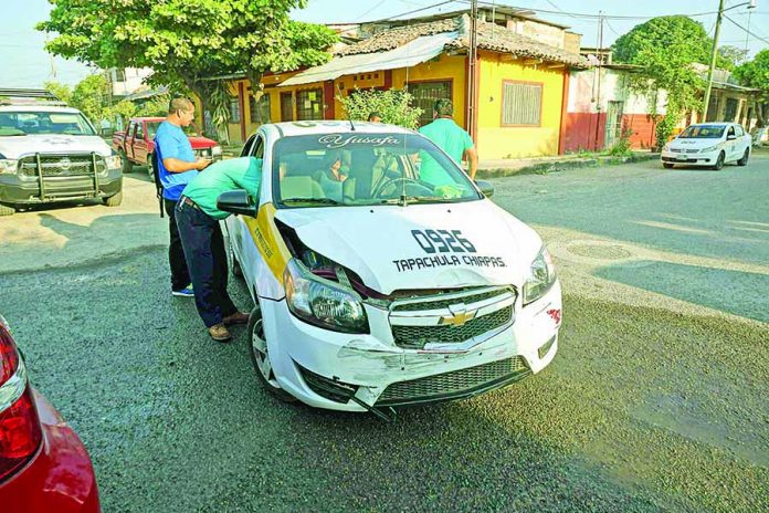 Taxista Provoca Choque y su Pasajera Resulta Herida