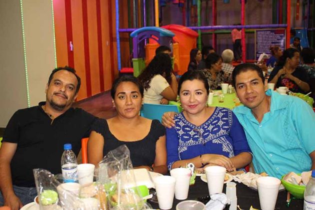 Carlos Alberto, Tania Garc&iacute;a, Mayra Medina, Carlos Gij&oacute;n.