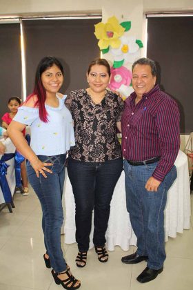 Magnolia Castillo, Liliana Rodas, Manuel Digheros.