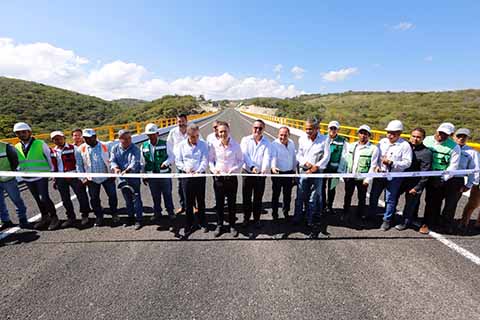 Esta obra de 35 kilómetros conecta al Aeropuerto-Suchiapa-Tuxtla Gutiérrez-Ocozocoautla, representa un circuito vial de gran importancia para Chiapas y el sur de México.