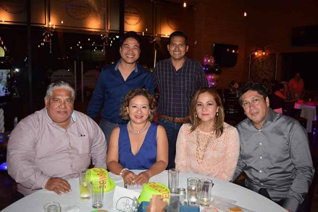 Alfredo Villagrán, Luisa Zamora, Esperanza Pérez, Guillermo Ordaz, Josué Yong, Víctor Campos.