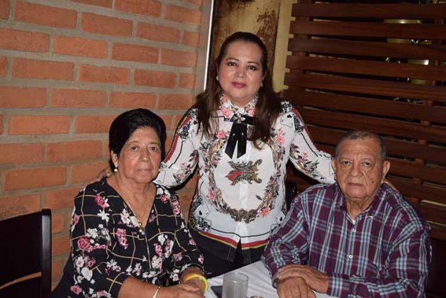 Josefa Avendaño, Magali Villagomez, Jorge Villagomez.